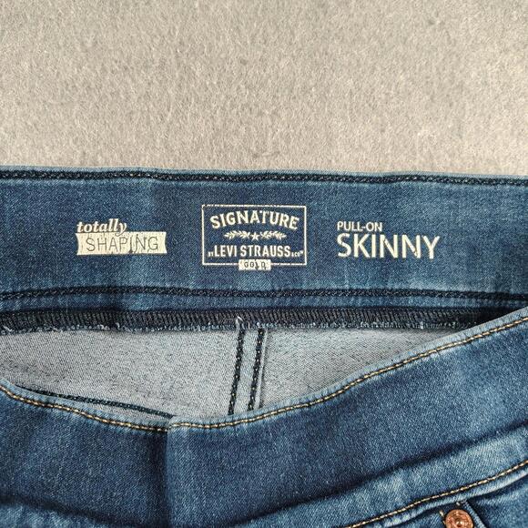 Levi Strauss Women W30 L29 Blue Skinny Jeans Totally Shaping Pull On EUC Denim - Picture 3 of 8
